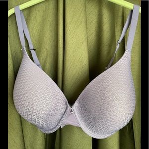 Simply Vera Wang Intimates purple bra size 38 DD in excellent condition